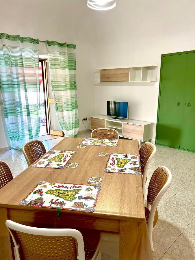 Gira Vota E Furria Villa Santo Stefano di Camastra Luaran gambar